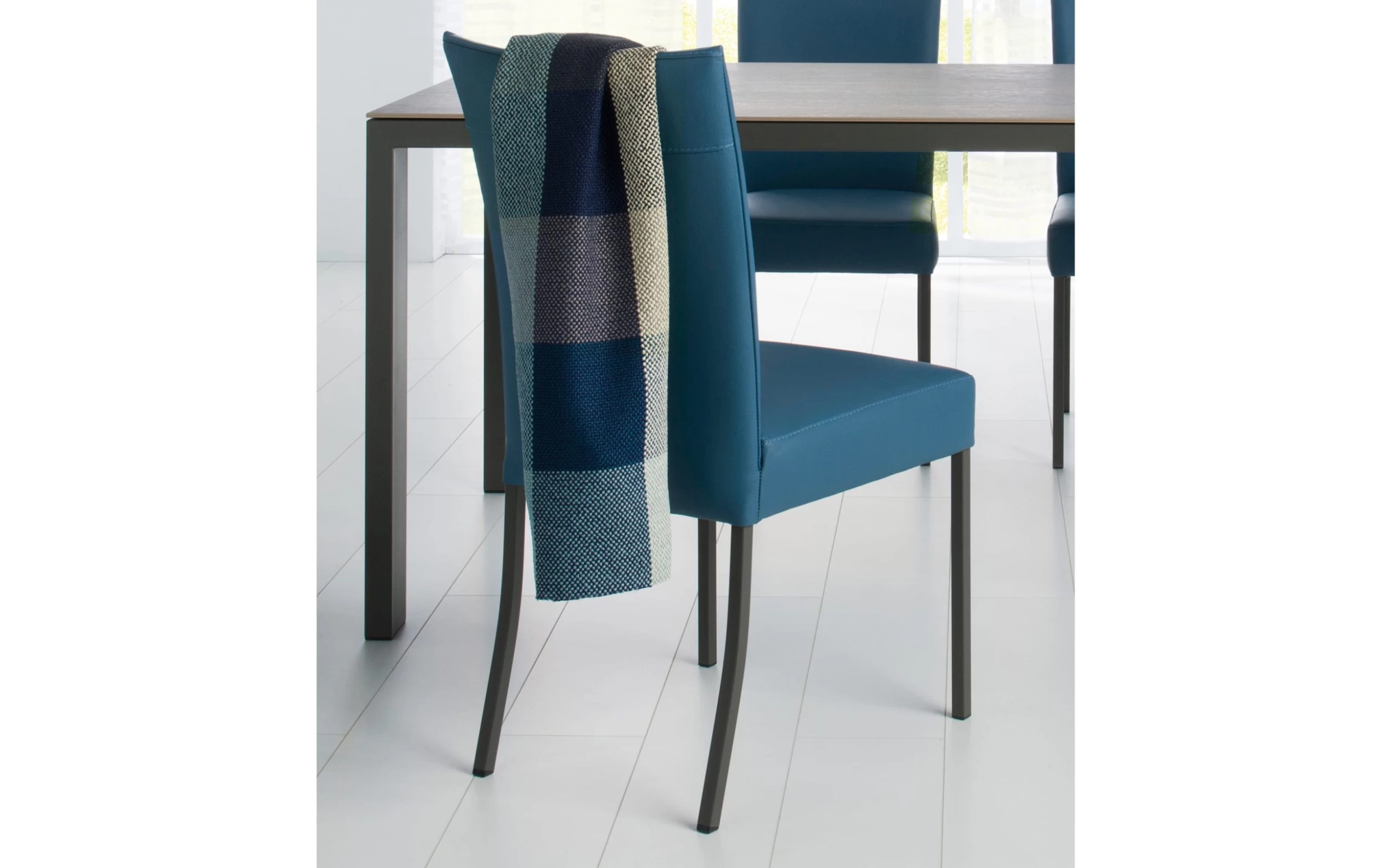 Stuhl Nova In Japanese Blue 2 Stuhl Nova In Japanese Blue – Bild 2