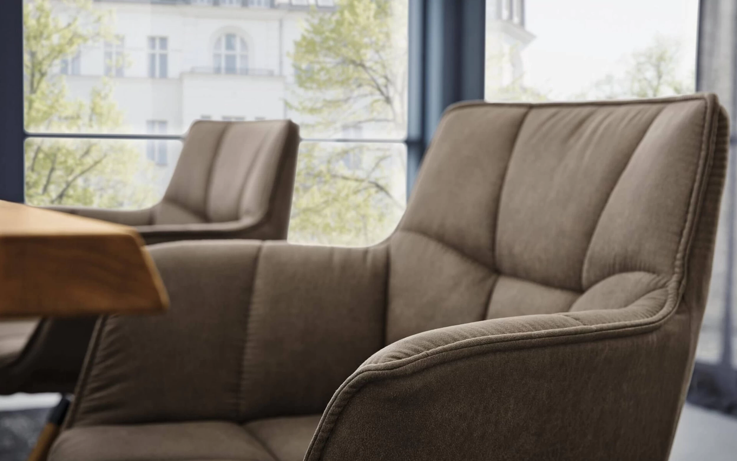 Design-Sessel Tamina In Stone, Mit Schwarzem Stativ-Gestell Aus Eisen 4 Design-Sessel Tamina In Stone, Mit Schwarzem Stativ-Gestell Aus Eisen – Bild 4